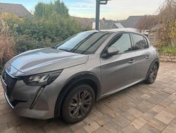 Silber Gebraucht 2022 Peugeot e-208 Allure Kleinwagen | 13.900 €