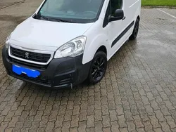 Weiß Gebraucht 2018 Peugeot Partner Van / Kleinbus | 10.600 € (Fairer Preis)