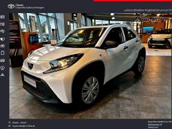 Weiß Gebraucht 2023 Toyota Aygo Play Kleinwagen | 12.890 € (Guter Preis)
