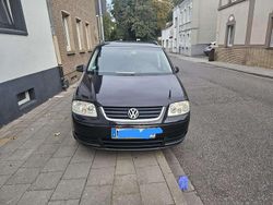 Schwarz Gebraucht 2006 VW Touran Van / Kleinbus | 3.200 € (Etwas zu teuer)