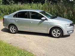 Silber Gebraucht 2013 Skoda Rapid Ambition Limousine | 8.289 € (Guter Preis)