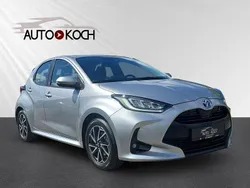 Silber Gebraucht 2022 Toyota Yaris Hybrid Team Limousine | 20.790 € (Fairer Preis)