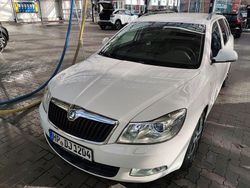 Weiß Gebraucht 2012 Skoda Octavia Family Kombi | 5.000 € (Fairer Preis)