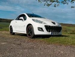 Weiß Gebraucht 2011 Peugeot 207 CC Cabrio | 2.900 € (Guter Preis)