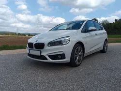 Weiß Gebraucht 2016 BMW 218 Active Tourer Luxury Line Van / Kleinbus | 12.000 € (Fairer Preis)