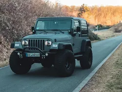 Grau Gebraucht 2000 Jeep Wrangler Rubicon SUV | 42.000 €