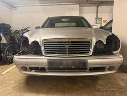 Silber Gebraucht 1996 Mercedes E220 AMG Limousine | 1.000 €