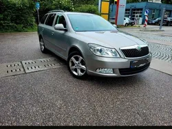 Beige Gebraucht 2012 Skoda Octavia Ambition Kombi | 5.399 € (Superpreis)