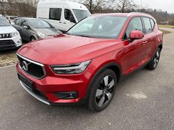 Rot Gebraucht 2018 Volvo XC40 Momentum SUV | 17.990 €