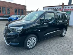 Lackierung schwarz perla nera Gebraucht 2023 Opel Combo Life Ultimate Van / Kleinbus | 23.950 € (Fairer Preis)