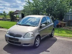Grau Gebraucht 2003 Toyota Yaris Kleinwagen | 2.300 € (Fairer Preis)