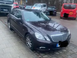 Braun Gebraucht 2009 Mercedes E350 Limousine | 13.900 € (Teuer)