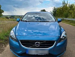 Blau Gebraucht 2015 Volvo V40 Kombi | 9.900 € (Fairer Preis)