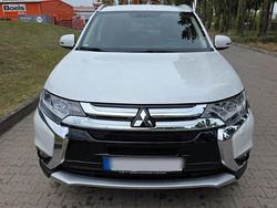 Weiß Gebraucht 2017 Mitsubishi Outlander Diamant Edition SUV | 13.400 € (Fairer Preis)