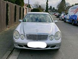 Silber Gebraucht 2003 Mercedes E220 Limousine | 3.200 €