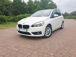 Weiß Gebraucht 2016 BMW 218 Active Tourer Van / Kleinbus | 9.990 € (Guter Preis)
