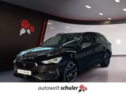 Mitternachtsschwarz (metallic) Gebraucht 2022 Cupra Leon VZ Kombi | 32.370 € (Fairer Preis)