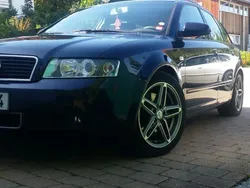 Blau metallic Gebraucht 2003 Audi A4 Kombi | 5.400 €