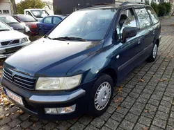 Grün Gebraucht 2003 Mitsubishi Space Wagon Van / Kleinbus | 900 €
