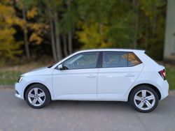 Weiß Gebraucht 2015 Skoda Fabia Active Kleinwagen | 8.250 € (Fairer Preis)