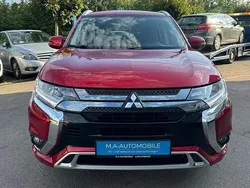 Rot Gebraucht 2020 Mitsubishi Outlander P-HEV SUV | 19.990 € (Superpreis)