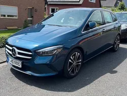 Blau Gebraucht 2019 Mercedes B200 Van / Kleinbus | 20.900 € (Guter Preis)