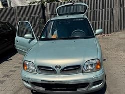 Grau Gebraucht 2001 Nissan Micra Kleinwagen | 2.100 €
