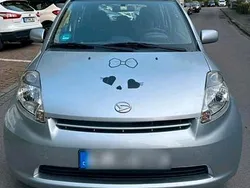 Grau Gebraucht 2007 Daihatsu Sirion Kleinwagen | 1.700 €