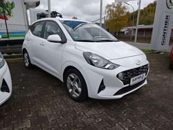 Atlasweiß Gebraucht 2021 Hyundai i10 Edition 30 Kleinwagen | 11.250 € (Fairer Preis)