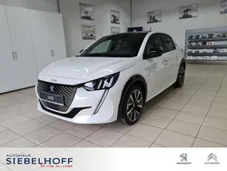 Weiß Gebraucht 2021 Peugeot e-208 GT Kleinwagen | 15.750 € (Guter Preis)