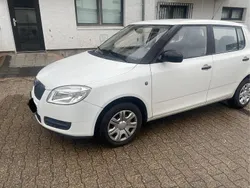 Weiß Gebraucht 2009 Skoda Fabia Kleinwagen | 2.300 € (Fairer Preis)