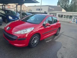 Grün Gebraucht 2007 Peugeot 207 Limousine | 2.350 € (Etwas zu teuer)