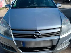 Grau Gebraucht 2004 Opel Astra Kleinwagen | 1.200 € (Guter Preis)