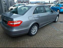 Grau Gebraucht 2011 Mercedes E200 Limousine | 12.000 € (Fairer Preis)