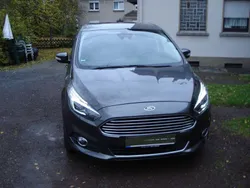 Grau Gebraucht 2016 Ford S-MAX Titanium Van / Kleinbus | 10.300 € (Fairer Preis)