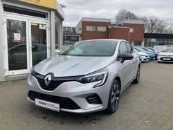 Grau Gebraucht 2023 Renault Clio V Evolution Limousine | 16.497 € (Etwas zu teuer)