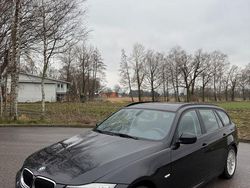 Schwarz Gebraucht 2012 BMW 318 Comfort Edition Kombi | 6.499 € (Guter Preis)