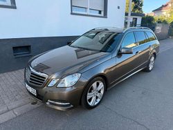 Braun Gebraucht 2011 Mercedes E220 Avantgarde Kombi | 6.500 € (Guter Preis)