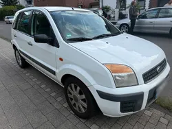 Weiß Gebraucht 2009 Ford Fusion Limousine | 750 € (Superpreis)