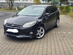 Schwarz Gebraucht 2014 Ford Focus Titanium Kombi | 5.399 € (Fairer Preis)