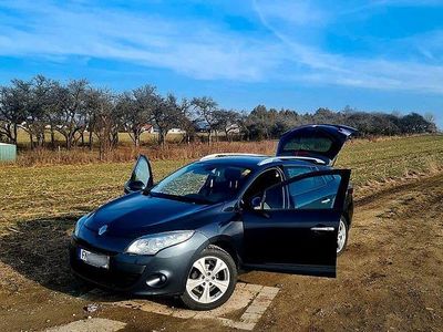 Gebraucht Renault Mégane GrandTour Dynamique 131 PS (96 kW) 2011 Grau Kombi