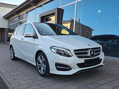 Gebraucht Mercedes B200 156 PS (114 kW) 2017 Weiß Van / Kleinbus