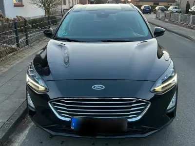 Gebraucht Ford Focus Titanium 150 PS (110 kW) 2020 Schwarz Kombi