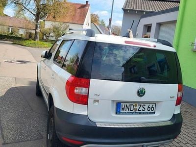 Usado Skoda Yeti Adventure 122 HP (89 kW) 2013 Branco SUV