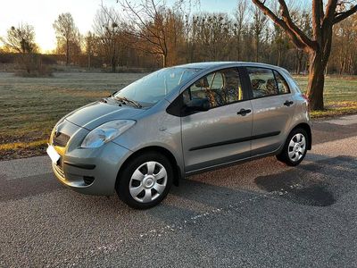 Usata Toyota Yaris 68 CV (50 kW) 2007 Argento Utilitaria