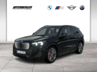 Neu BMW iX1 Performance 230 kW (313 PS) 2026 Schwarz SUV