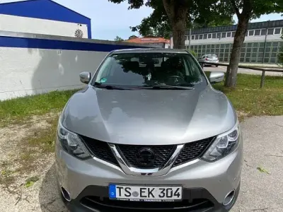 Gebraucht Nissan Qashqai Acenta 116 PS (85 kW) 2017 Silber SUV