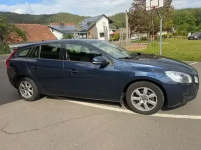 Gebraucht Volvo V60 Kinetic 114 PS (83 kW) 2011 Blau Kombi