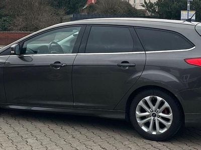 Grau Gebraucht 2015 Ford Focus Titanium Kombi | 6.900 € (Guter Preis)