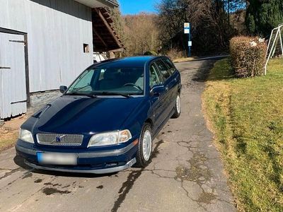 Gebraucht Volvo V40 85 PS (62 kW) 2000 Grün Kombi